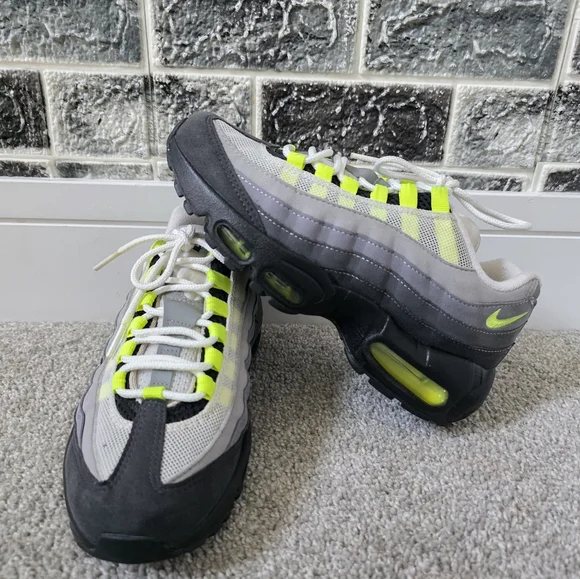 Nike Air Max 95 Youth Gray/ Neon Sneakers Size 6 5Y - Picture 7 of 8